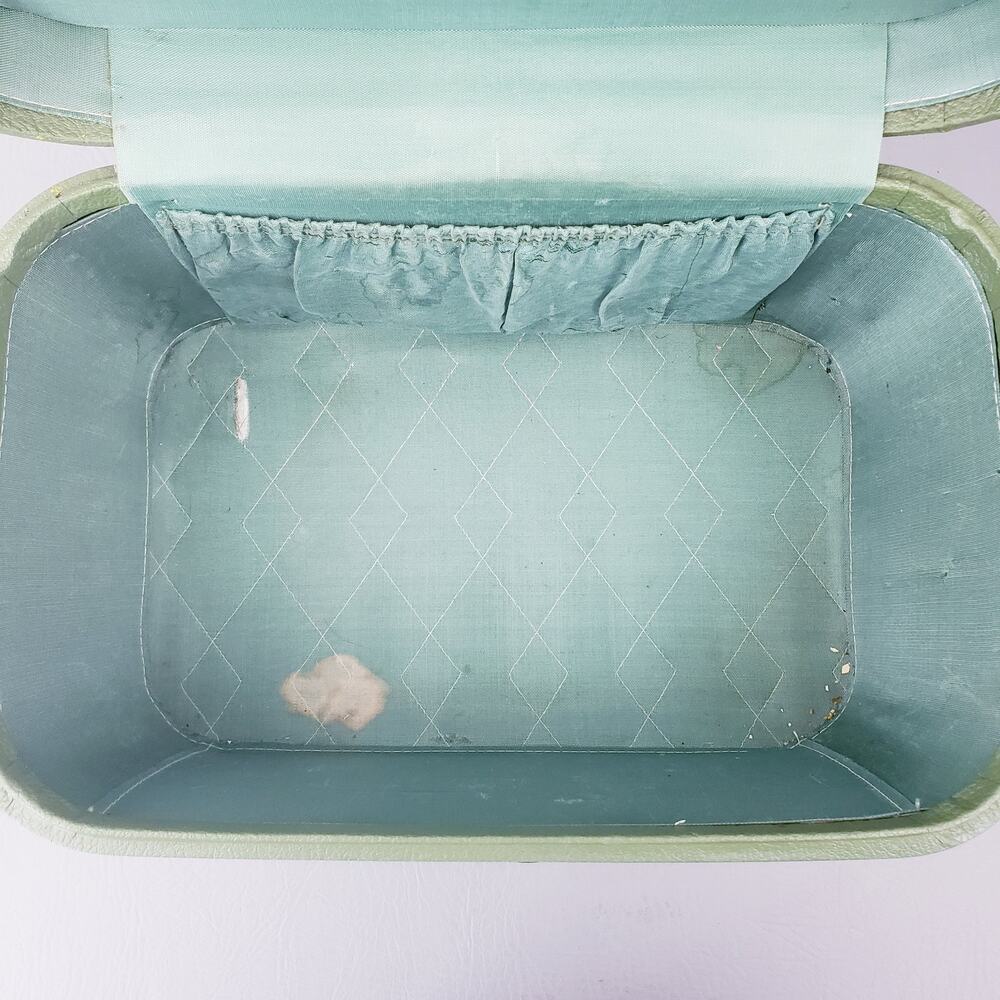 Vintage ‘70s Carilite Hard Shell Train Case Makeup Avocado Green No Key - Picture 10 of 14